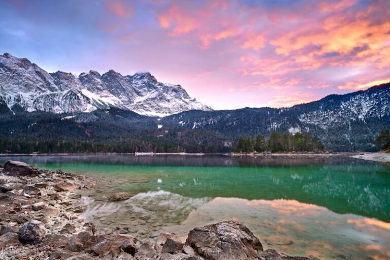 Free photo of scenic winter sunset over eibsee in bavaria.jpeg