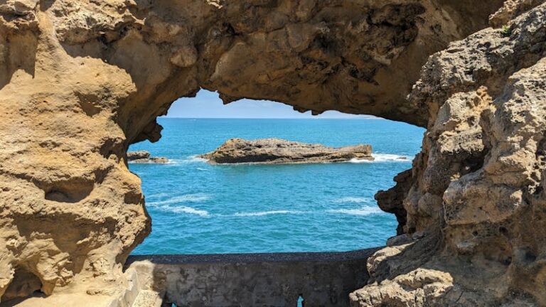 Free photo of scenic ocean view through rock arch in biarritz.jpeg