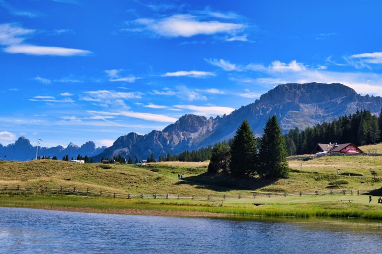 Lake 7528894 1280.jpg