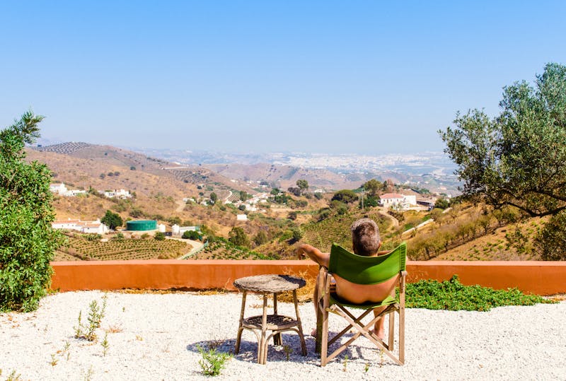 How to Use Sunbeds Before Going on Holiday: Get That Vacation Glow Without the Cringe